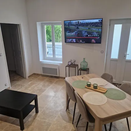 Pour 2 Personnes Apartment